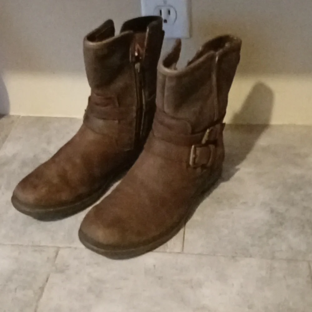 UGG boots size 7.5 women - Picture 2 of 7